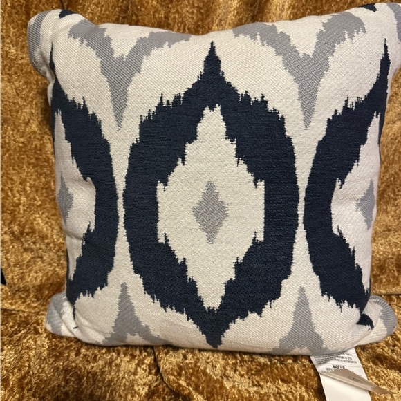 Brentwood Blue and Gray Accent Pillows with Geometric Design - Picture 4 of 9